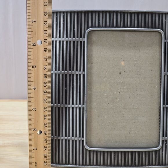 Umbra Design Tom Vincent Metal Vent 306234-410 4X6 Nickel Photo Picture Frame - Picture 12 of 13